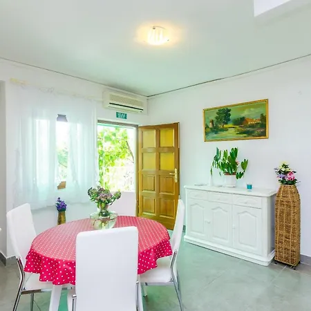 Apartment Ines *
