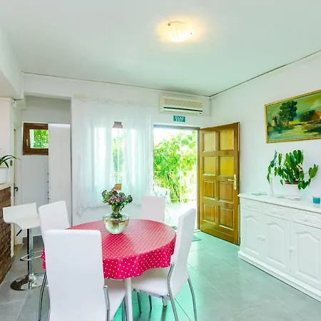 Apartment Ines *